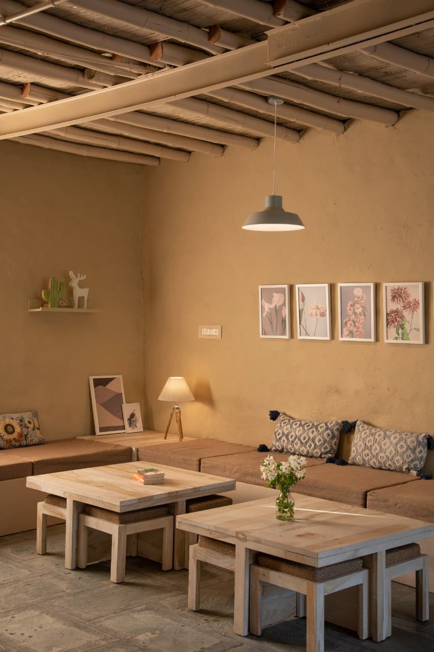 altspace lounge area for corporate meetings
