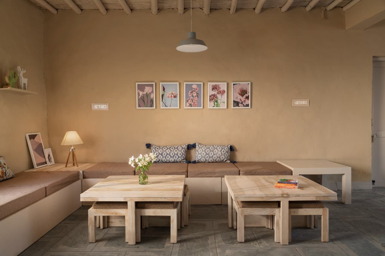 altspace lounge area for corporate meetings