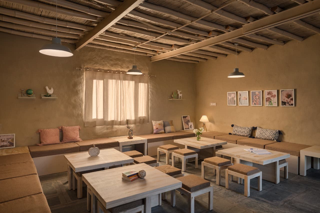 altspace lounge area for corporate meetings